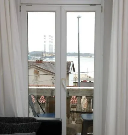 Apartment Una פולה